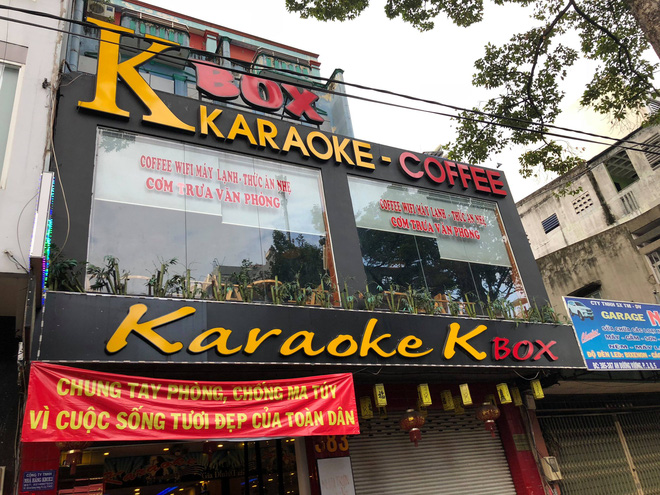 Gần 20 nam nữ phê ma tuý thác loạn ở quán karaoke ở Sài Gòn - Ảnh 1. Đột kích quán karaoke ở Sài Gòn, gần 20 nam nữ quay cuồng thác loạn 1