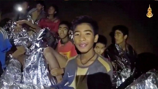 Các hình ảnh cho thấy quy mô và độ phức tạp của nỗ lực giải cứu các cậu bé Thái Lan bị mắc kẹt - Ảnh 35.