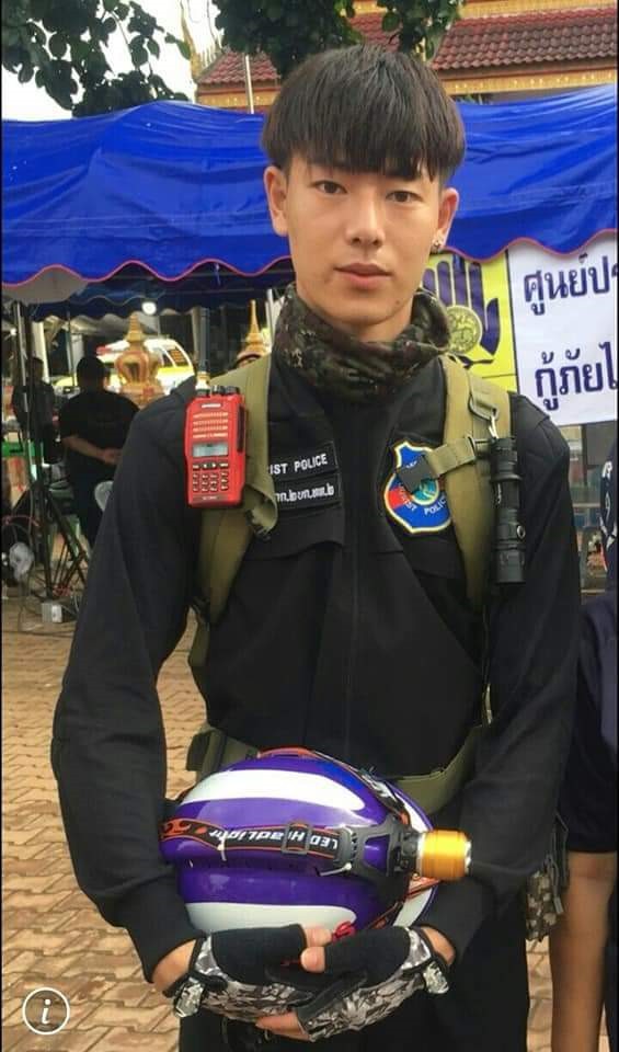 Chân dung chàng phiên dịch viên bất ngờ nổi tiếng trong vụ giải cứu đội bóng Thái Lan mất tích - Ảnh 7.