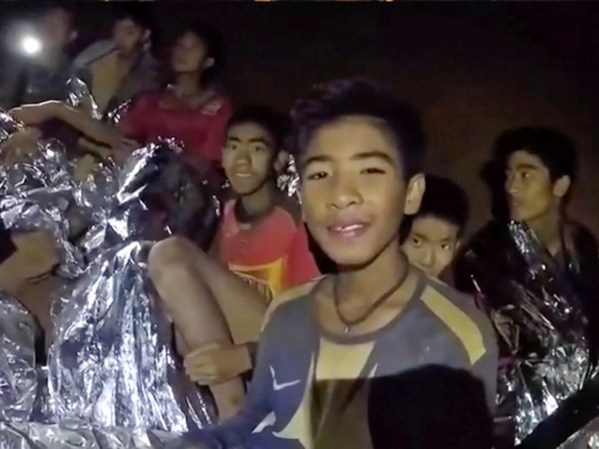 Để thoát khỏi hang Tham Luang, đội bóng thiếu niên phải vượt qua nút thắt 38cm - Ảnh 5.