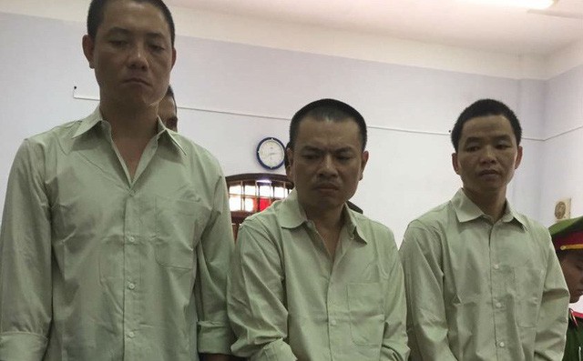 Người thân quỳ lạy khi tòa tuyên y án tử hình Đặng Văn Hiến vì nổ súng làm chết 3 người - Ảnh 1.