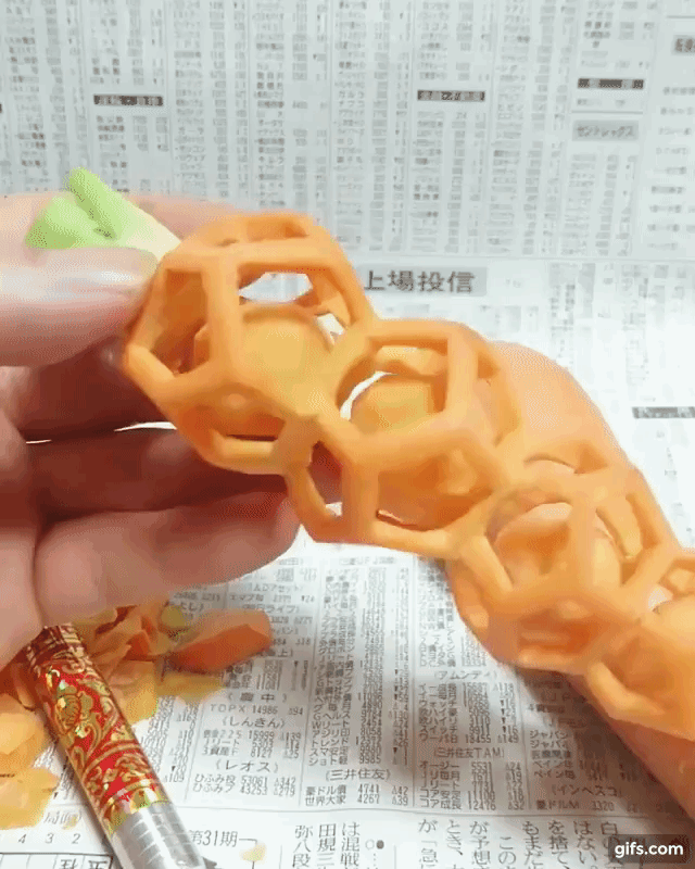 Chùm ảnh: Đỉnh cao của nghệ thuật cắt tỉa hoa quả là đây chứ đâu, dưa hấu, táo, lê bỗng chốc biến thành đèn lồng đẹp mê mẩn - Ảnh 2. Chùm ảnh: Đỉnh cao của nghệ thuật cắt tỉa hoa quả là đây chứ đâu, dưa hấu, táo, lê bỗng chốc biến thành 'đèn lồng' đẹp mê mẩn 2