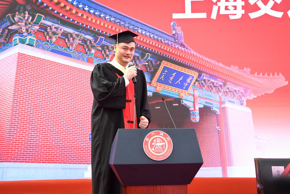 Chàng trai meme Yao Ming cuối cùng cũng tốt nghiệp đại học ở tuổi 38 sau 7 năm dùi mài kinh sử - Ảnh 3.