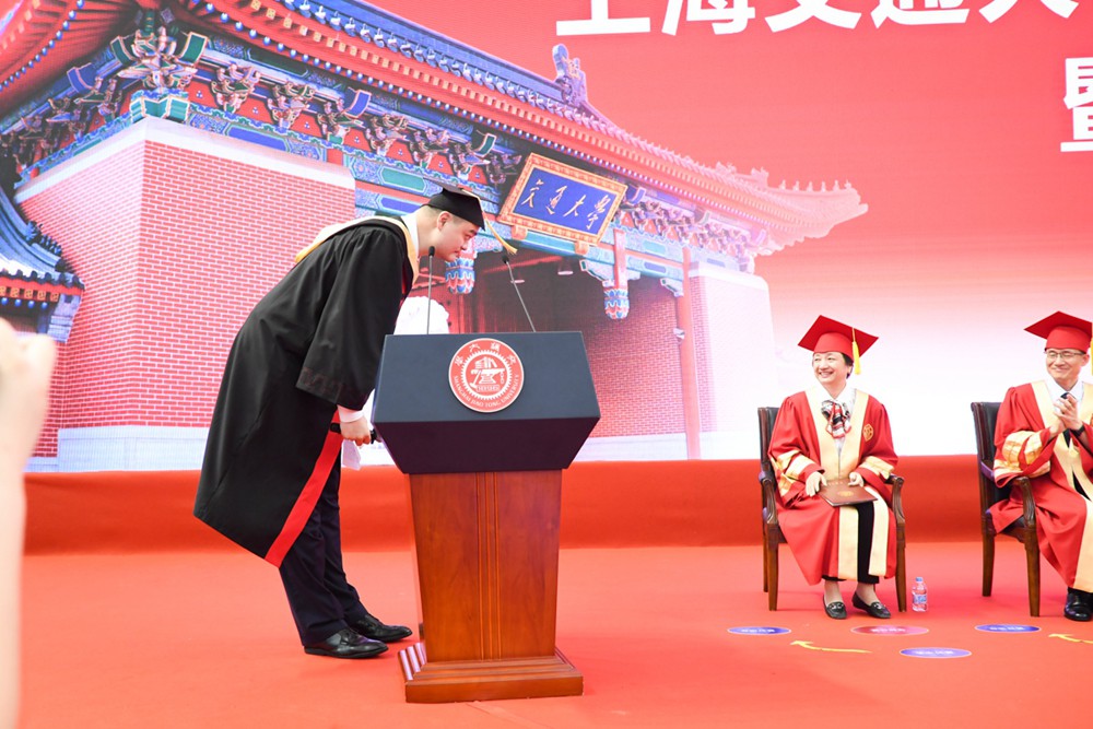 Chàng trai meme Yao Ming cuối cùng cũng tốt nghiệp đại học ở tuổi 38 sau 7 năm dùi mài kinh sử - Ảnh 4. 'Chàng trai meme' Yao Ming cuối cùng cũng tốt nghiệp đại học ở tuổi 38 sau 7 năm dùi mài kinh sử 4