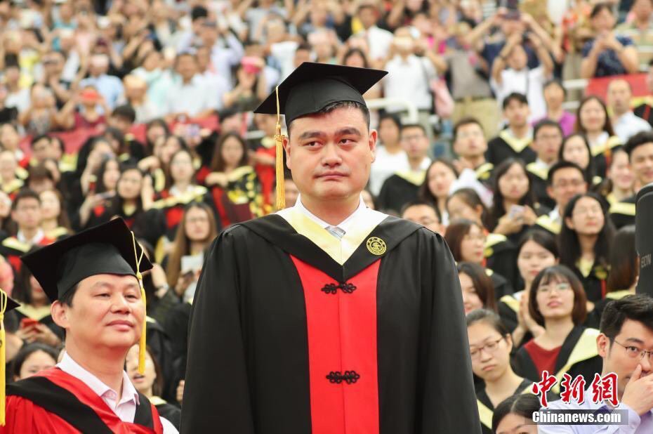 Chàng trai meme Yao Ming cuối cùng cũng tốt nghiệp đại học ở tuổi 38 sau 7 năm dùi mài kinh sử - Ảnh 9.