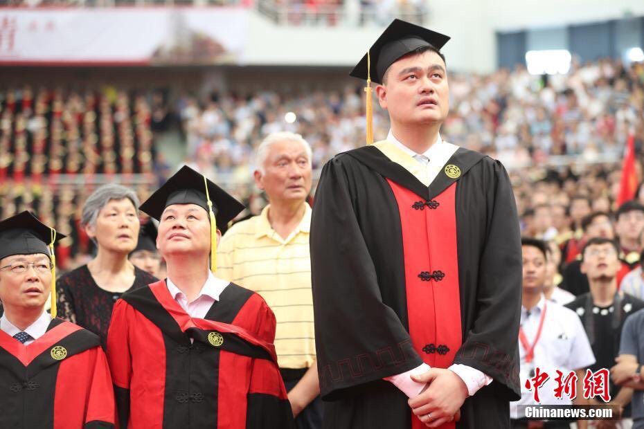 Chàng trai meme Yao Ming cuối cùng cũng tốt nghiệp đại học ở tuổi 38 sau 7 năm dùi mài kinh sử - Ảnh 6.