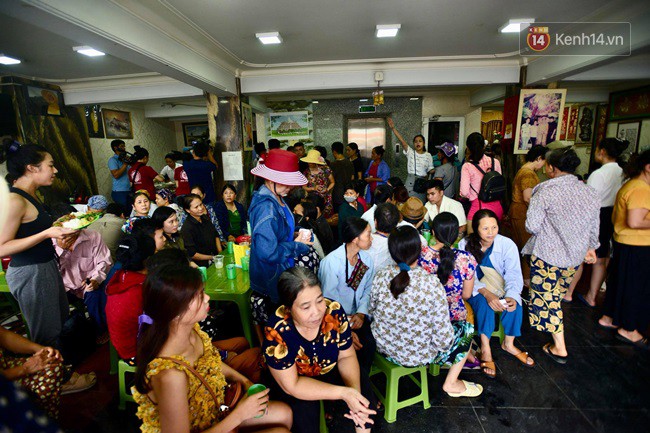 Bữa cơm đủ đầy chỉ với 2.000 đồng cho người lao động nghèo tại Hà Nội - Ảnh 5.