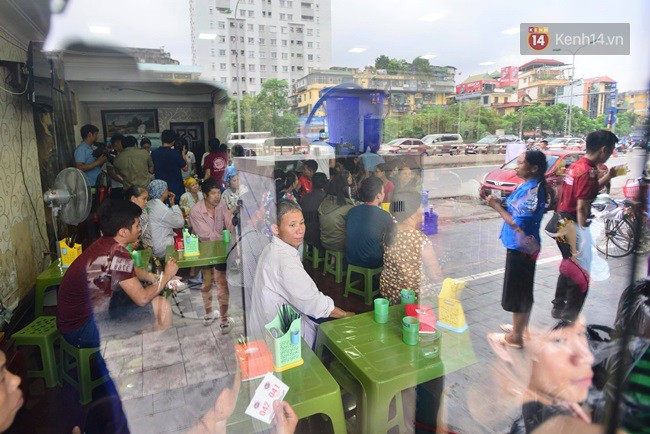 Bữa cơm đủ đầy chỉ với 2.000 đồng cho người lao động nghèo tại Hà Nội - Ảnh 3.