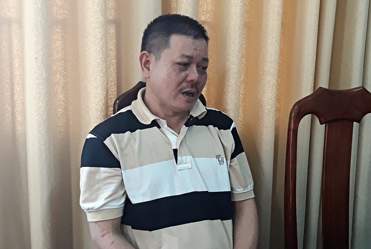 Trinh sát hình sự hóa trang thành người phun thuốc diệt muỗi, bắt kẻ buôn ma tuý trốn truy nã - Ảnh 1. Trinh sát hình sự hóa trang thành người phun thuốc diệt muỗi, bắt kẻ buôn ma tuý trốn truy nã 1