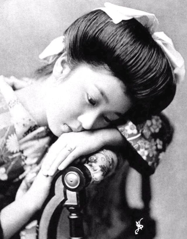 15 bức ảnh mặt mộc không son phấn của các nàng geisha thế kỷ 19 đẹp đến ngỡ ngàng làm bạn không thể rời mắt - Ảnh 11.
