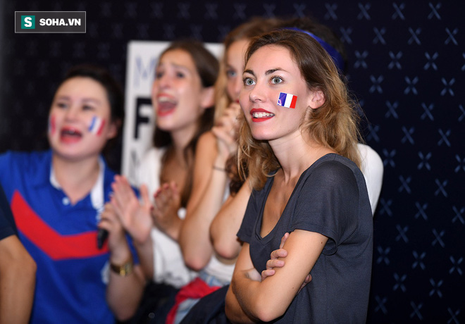Ngẩn ngơ trước vẻ đẹp của CĐV Pháp cổ vũ đêm chung kết World Cup 2018 tại Việt Nam - Ảnh 17.