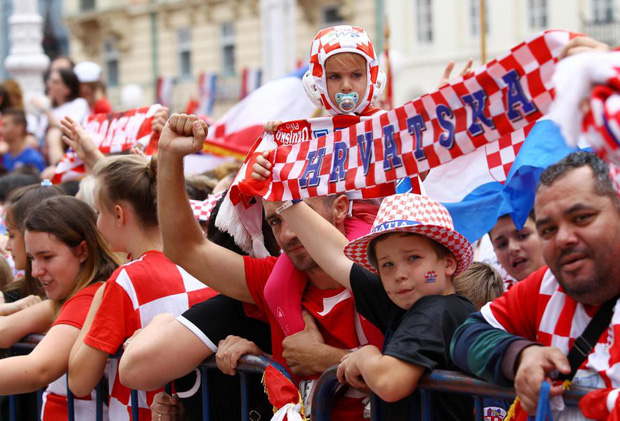 Biển người chào đón Modric và đội tuyển Croatia sau hành trình kỳ diệu ở World Cup 2018 - Ảnh 4.