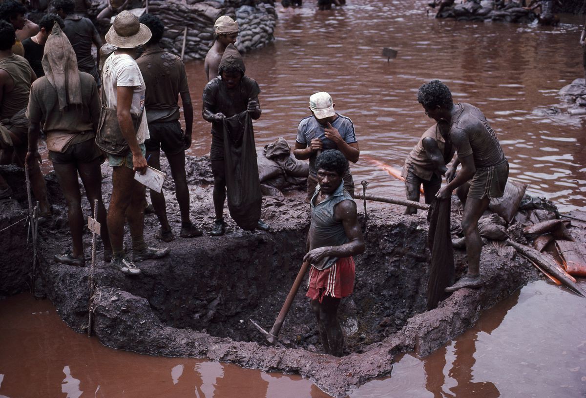 Những hình ảnh tại mỏ vàng Serra Pelada năm 1985: Khi giấc mơ làm giàu phải trả giá bằng những điều khủng khiếp - Ảnh 4.
