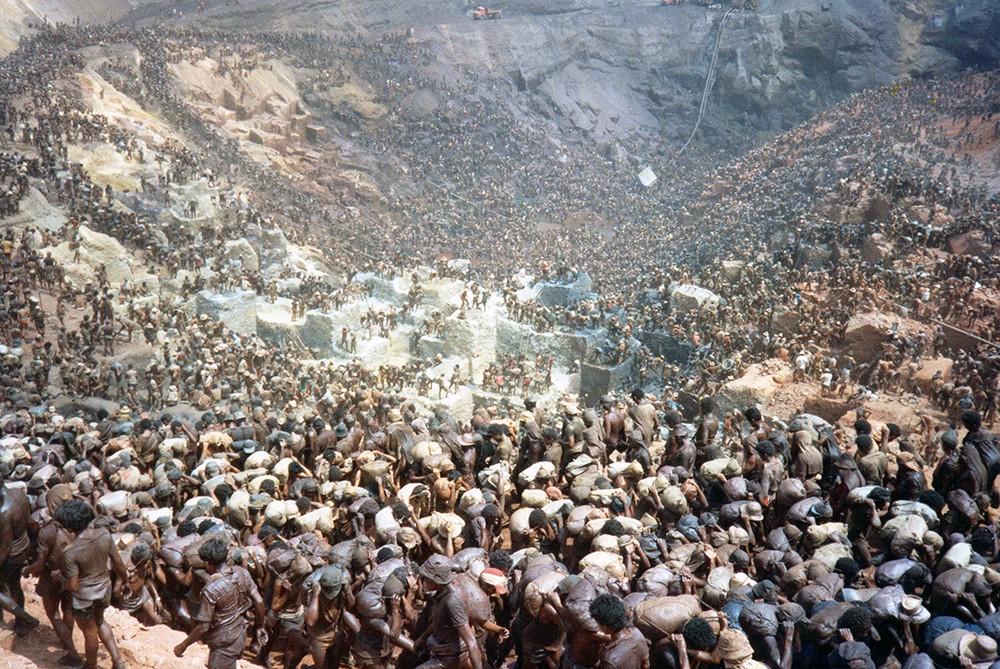 Những hình ảnh tại mỏ vàng Serra Pelada năm 1985: Khi giấc mơ làm giàu phải trả giá bằng những điều khủng khiếp - Ảnh 7.