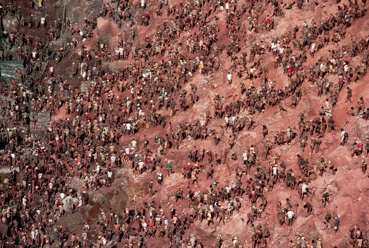 Những hình ảnh tại mỏ vàng Serra Pelada năm 1985: Khi giấc mơ làm giàu phải trả giá bằng những điều khủng khiếp 1