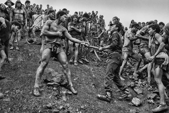 Những hình ảnh tại mỏ vàng Serra Pelada năm 1985: Khi giấc mơ làm giàu phải trả giá bằng những điều khủng khiếp - Ảnh 5.