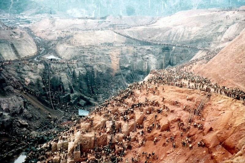 Những hình ảnh tại mỏ vàng Serra Pelada năm 1985: Khi giấc mơ làm giàu phải trả giá bằng những điều khủng khiếp 11