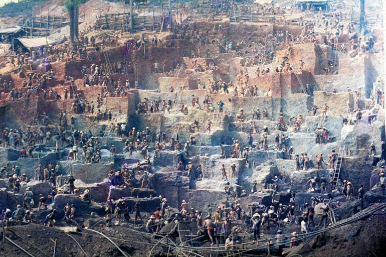 Những hình ảnh tại mỏ vàng Serra Pelada năm 1985: Khi giấc mơ làm giàu phải trả giá bằng những điều khủng khiếp - Ảnh 12.