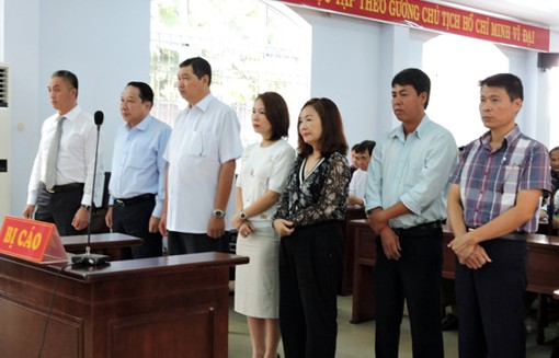 Bị tố tiếp tay lừa đảo, nguyên chủ tịch TP Vũng Tàu và thuộc cấp đồng loạt kêu oan - Ảnh 1. Bị tố tiếp tay lừa đảo, nguyên chủ tịch TP Vũng Tàu và thuộc cấp đồng loạt kêu oan 2