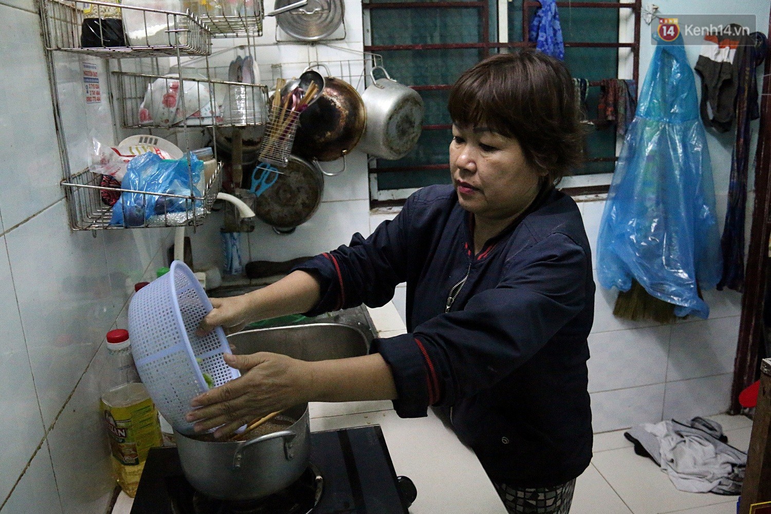 Chung cư không chồng ở Đà Nẵng: Nơi những người phụ nữ đùm bọc, làm tất cả việc của đàn ông kể cả bảo vệ tổ dân phố - Ảnh 6. 'Chung cư không chồng' ở Đà Nẵng: Nơi những người phụ nữ đùm bọc, làm tất cả việc của đàn ông kể cả bảo vệ tổ dân phố 10
