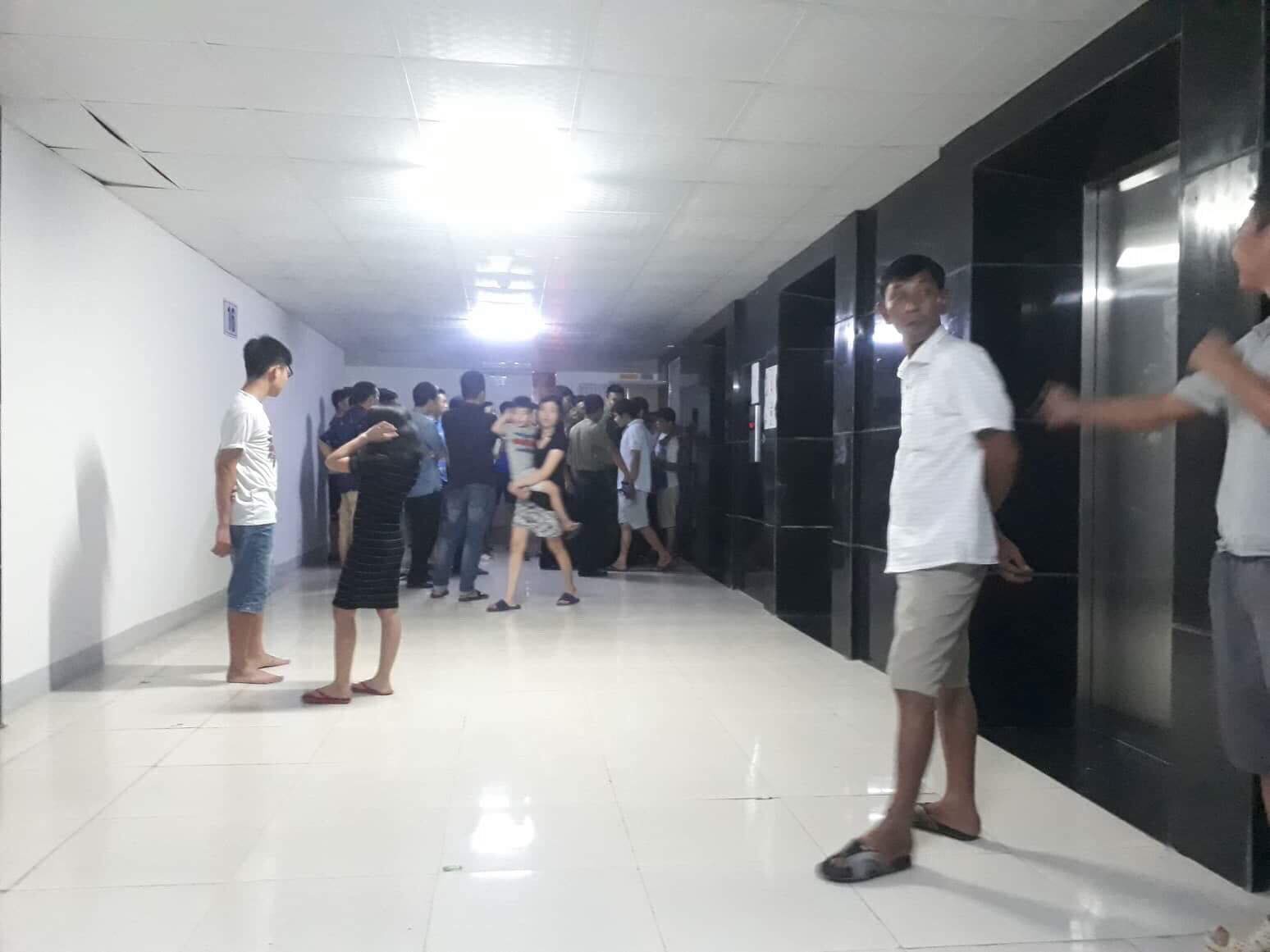 Vụ người mẹ nghi thắt cổ con và cháu ở Hà Nội: Nghe bà ấy hét tôi giết con rồi, mọi người vội lên phòng kiểm tra thì thấy cảnh rùng mình - Ảnh 2. Vụ người mẹ nghi thắt cổ con và cháu ở Hà Nội: Nghe bà ấy hét tôi giết con rồi, mọi người vội lên phòng kiểm tra thì thấy cảnh rùng mình - Ảnh 2.