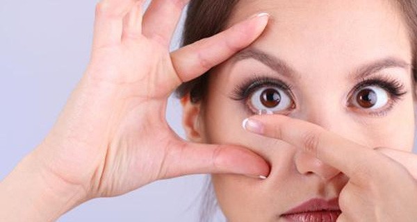 Cô gái 23 tuổi gần như bị mù vì có thói quen này trước khi đi ngủ, ai trong trường hợp như vậy cần phải cẩn trọng - Ảnh 2. Cô gái 23 tuổi gần như bị mù vì có thói quen này trước khi đi ngủ, ai trong trường hợp như vậy cần phải cẩn trọng 2