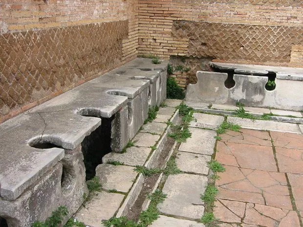 Những sự thật khó tin về cuộc sống của người La Mã cổ: đánh răng bằng nước tiểu, ăn no quá nôn luôn tại bàn 3