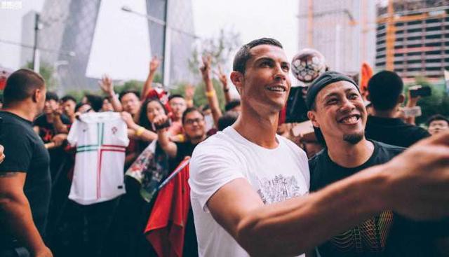 Sự thật bất ngờ vụ Ronaldo mắc bệnh ngôi sao, tức tối bỏ về giữa cuộc phỏng vấn tại Trung Quốc - Ảnh 3.