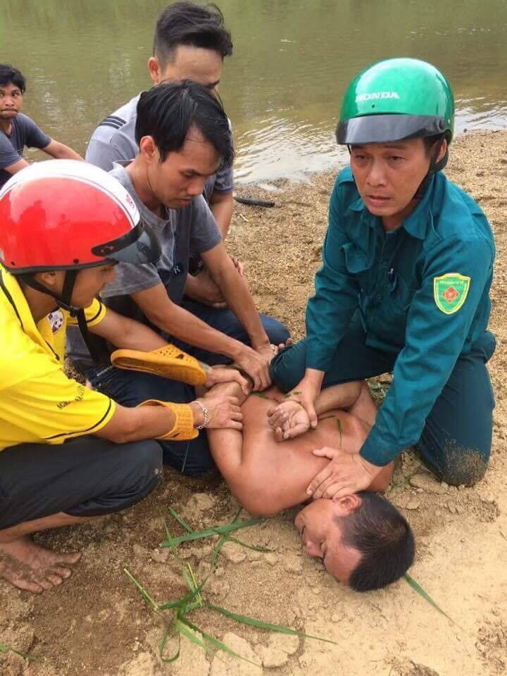 Hiện trường thảm án kinh hoàng 3 người tử vong nghi bị sát hại trong nghĩa địa ở Bình Định - Ảnh 5. Hiện trường thảm án kinh hoàng 3 người tử vong nghi bị sát hại trong nghĩa địa ở Bình Định 5