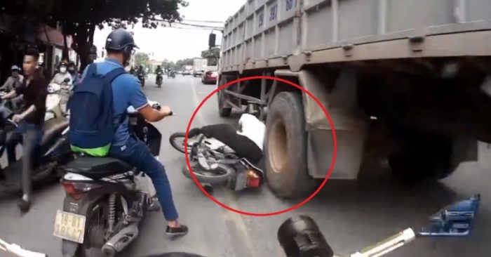 Người đàn ông may mắn thoát khỏi tử thần sau khi ngã trước bánh xe tải - ảnh 1 Hình ảnh Người đàn ông may mắn thoát khỏi tử thần sau khi ngã trước bánh xe tải số 1