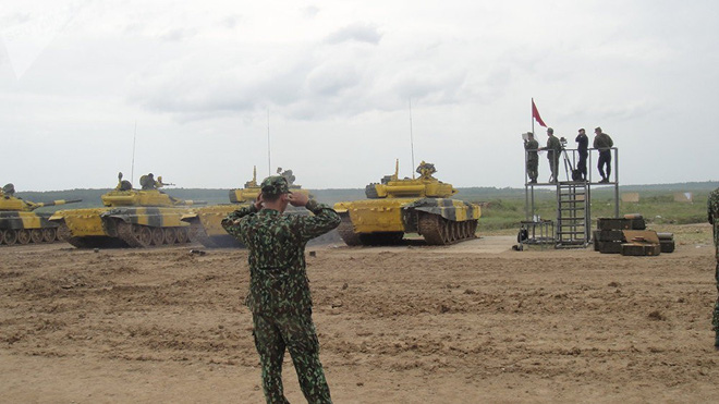 Báo Nga: Mọi người đều hâm mộ lính tăng Việt Nam can đảm tham gia Tank Biathlon - Ảnh 3. Báo Nga: Mọi người đều hâm mộ lính tăng Việt Nam can đảm tham gia Tank Biathlon 2