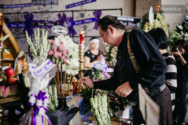 Nghẹn ngào giây phút con trai lớn của NSƯT Thanh Hoàng từ Mỹ về nhìn cha lần cuối trước giờ tiễn biệt - Ảnh 10.