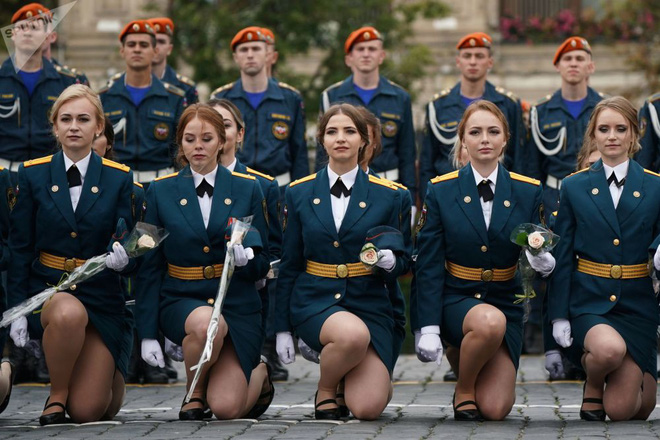 7 ngày qua ảnh: Nữ học viên xinh đẹp trường sĩ quan Nga tham dự lễ tốt nghiệp - Ảnh 4.