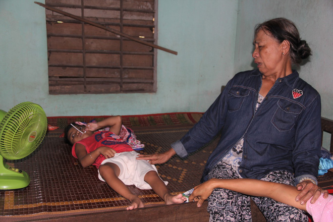 Vụ tai nạn thảm khốc 13 người chết: Thôn làng khóc nghẹn đón nạn nhân về quê - Ảnh 7.