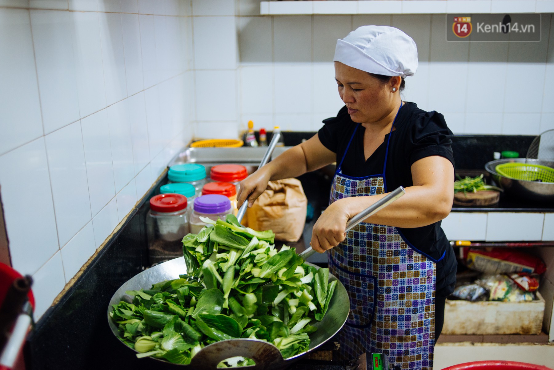 Giàu như anh bán chuối chiên Sài Gòn: Mở quán cơm 5k cho người thu nhập chưa cao, 5 năm đắt hàng - Ảnh 10.
