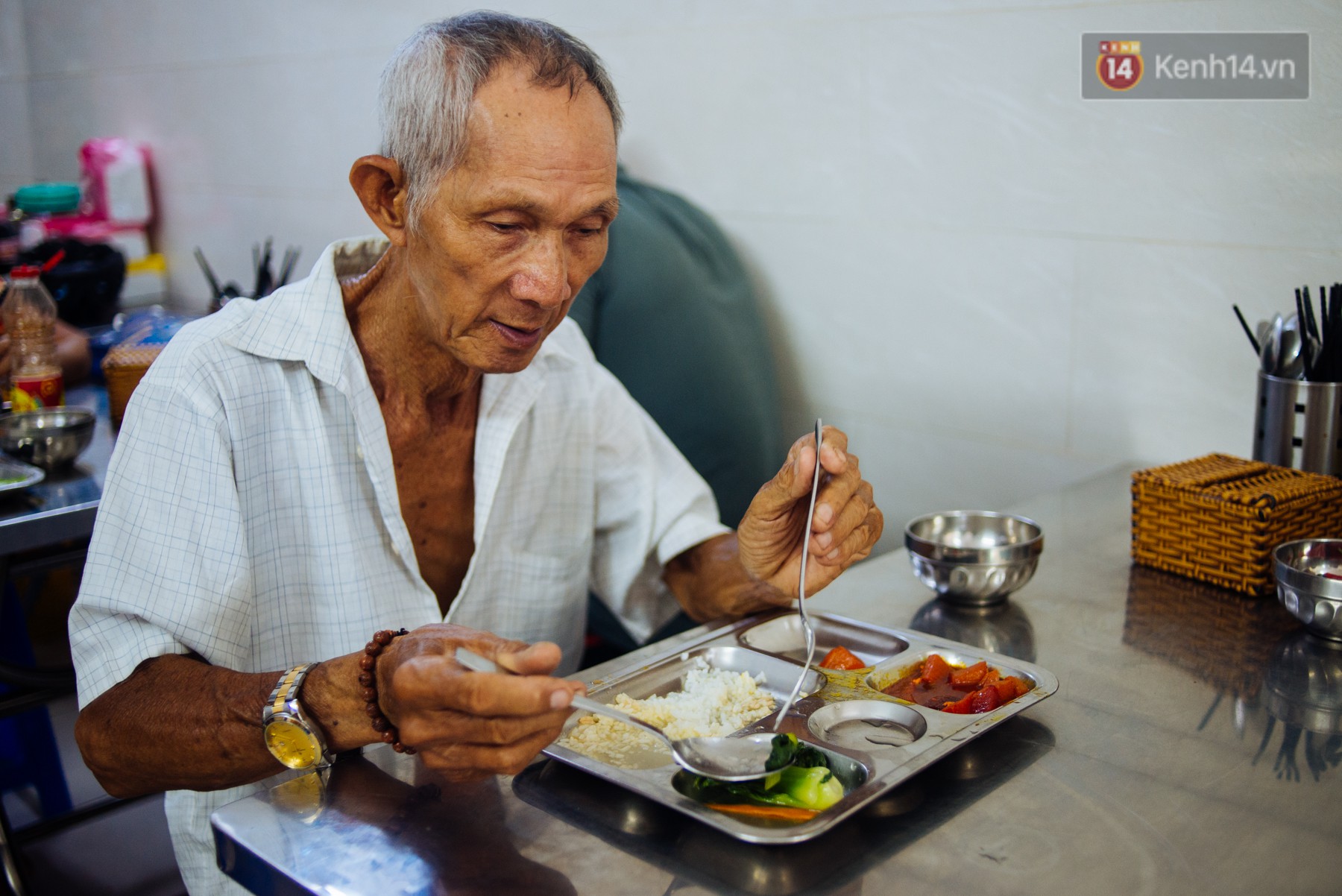 Giàu như anh bán chuối chiên Sài Gòn: Mở quán cơm 5k cho người thu nhập chưa cao, 5 năm đắt hàng - Ảnh 8.