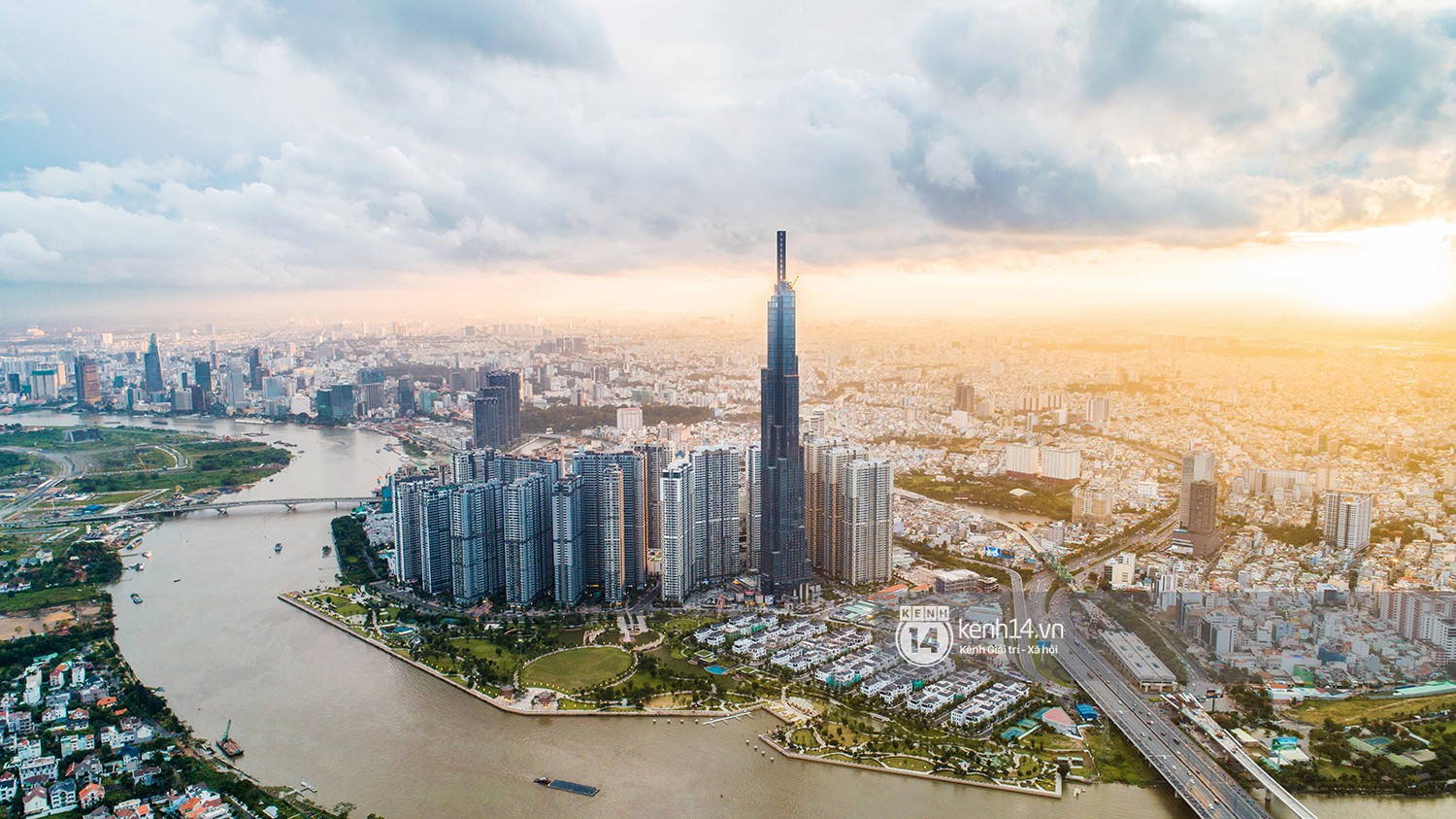Chùm ảnh: Đứng ở tầng cao nhất Landmark 81, nhìn toàn cảnh Sài Gòn đẹp và bình yên đến thế! - Ảnh 1. Chùm ảnh: Đứng ở tầng cao nhất Landmark 81, nhìn toàn cảnh Sài Gòn đẹp và bình yên đến thế! 1