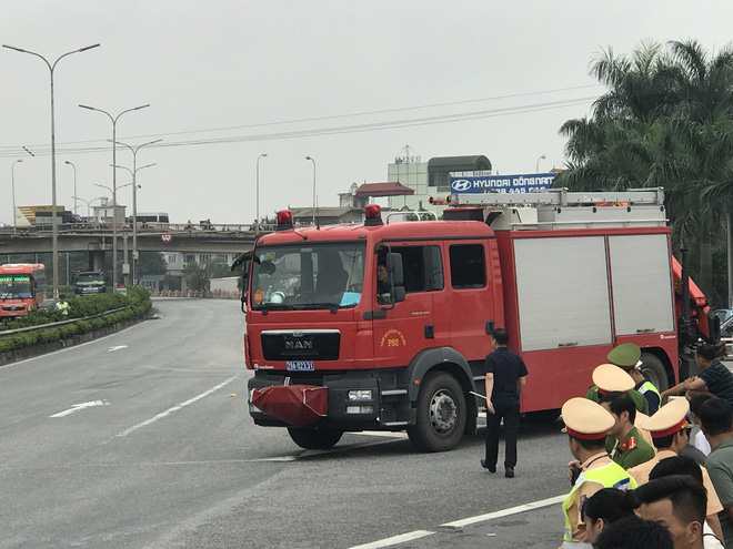 Dựng lại hiện trường vụ xe khách đâm xe cứu hoả khiến 1 chiến sỹ cảnh sát PCCC tử vong - Ảnh 14.