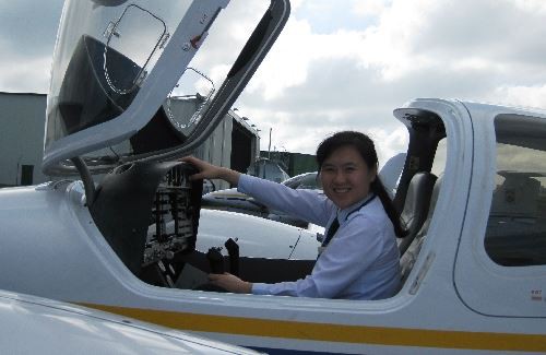 Cơ trưởng hot girl đầu tiên của hãng hàng không giá rẻ, một trong những nữ phi công trẻ nhất Việt Nam - Ảnh 3.