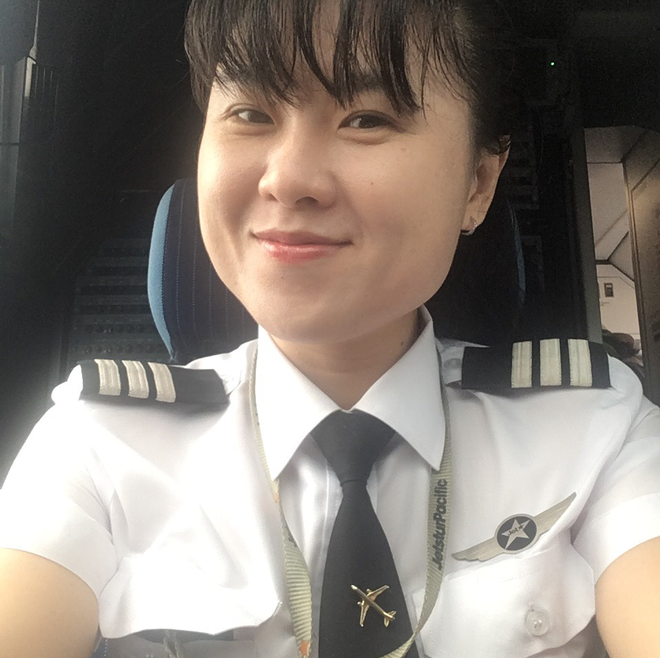 Cơ trưởng hot girl đầu tiên của hãng hàng không giá rẻ, một trong những nữ phi công trẻ nhất Việt Nam - Ảnh 1.