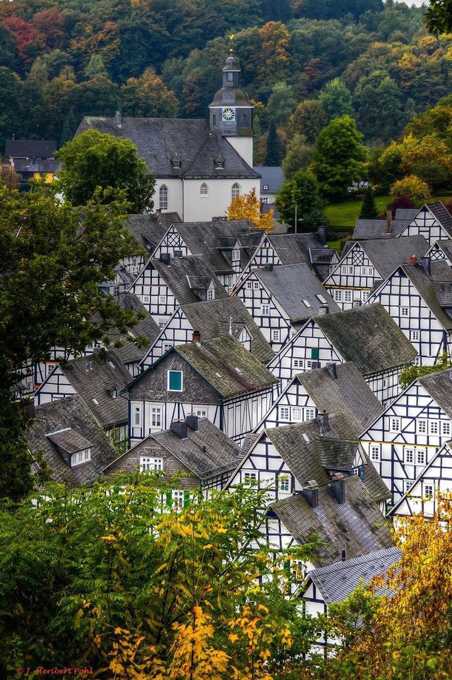 Freudenberg - Thị trấn độc nhất nước Đức với hàng chục nhà trông như 1, tìm nhà gian nan chẳng khác gì “mò kim đáy bể” - Ảnh 5.