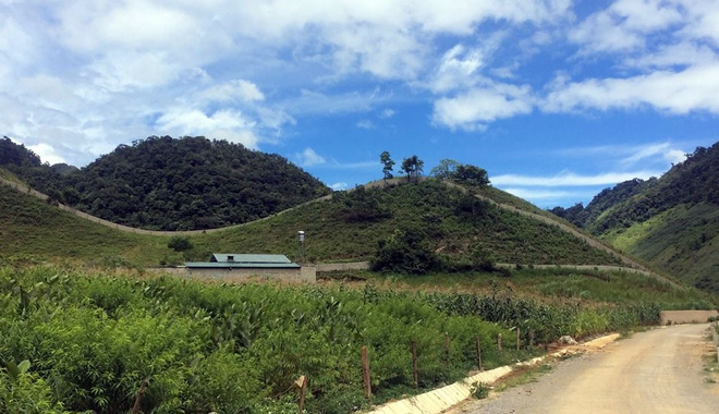 Bộ đội giúp dân trồng cây bơ giữa sào huyệt ma túy ở Lóng Luông - Ảnh 8.