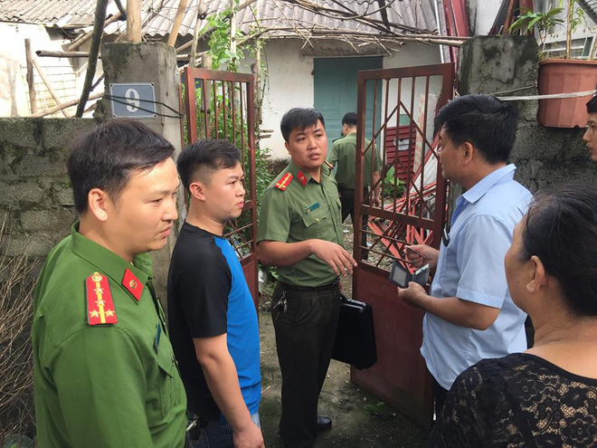 Khám xét nơi ở của hiệu phó vừa bị khởi tố trong vụ sai phạm điểm thi ở Hòa Bình - Ảnh 2. Khám xét nơi ở của hiệu phó vừa bị khởi tố trong vụ sai phạm điểm thi ở Hòa Bình 2