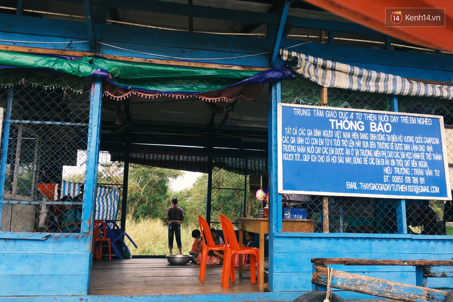 Chùm ảnh: Lớp học của những đứa trẻ Việt kiều không quốc tịch ở Biển Hồ Campuchia - Ảnh 2.