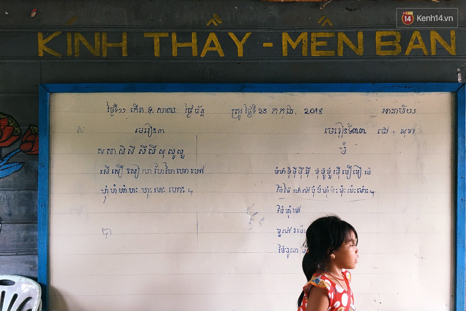 Chùm ảnh: Lớp học của những đứa trẻ Việt kiều không quốc tịch ở Biển Hồ Campuchia - Ảnh 14.