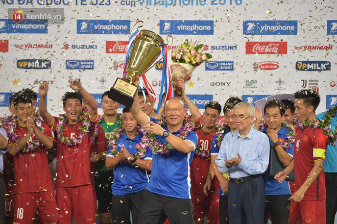 Hình ảnh đẹp, đầy xúc động của U23 Việt Nam sau khi lên ngôi giải Tứ hùng - Ảnh 5.