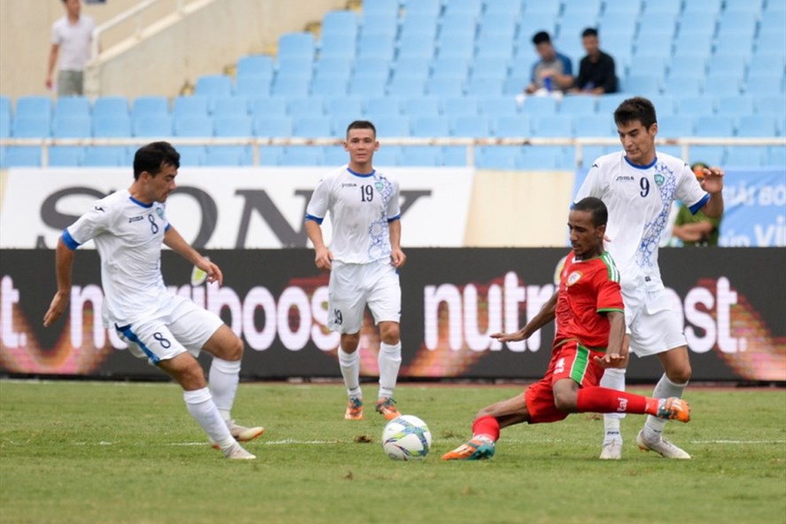 U23 Uzbekistan mang đội hình “rởm” đến Việt Nam - Ảnh 1.