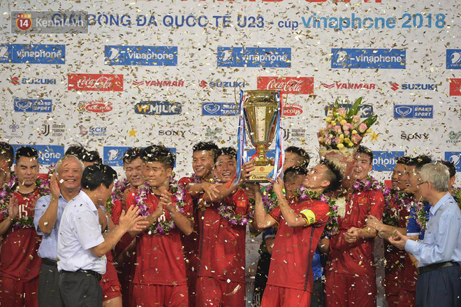 Hình ảnh đẹp, đầy xúc động của U23 Việt Nam sau khi lên ngôi giải Tứ hùng - Ảnh 6.