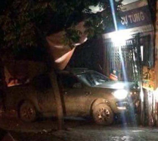 Đánh nhau ngã ra đường, bị đối thủ lái ô tô bán tải chèn chết tại chỗ - Ảnh 2. Quảng Ninh: Lái xe bán tải cán chết đối thủ trong lúc xô xát 2