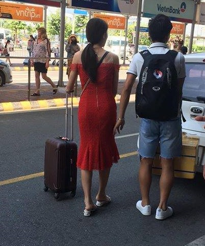 Có “người yêu tin đồn” xinh đẹp rạng ngời thế này đến cổ vũ, bảo sao Văn Đức U23 lại thi đấu thăng hoa - Ảnh 4. Có “người yêu tin đồn” xinh đẹp rạng ngời thế này đến cổ vũ, bảo sao Văn Đức U23 lại thi đấu thăng hoa - Ảnh 4.